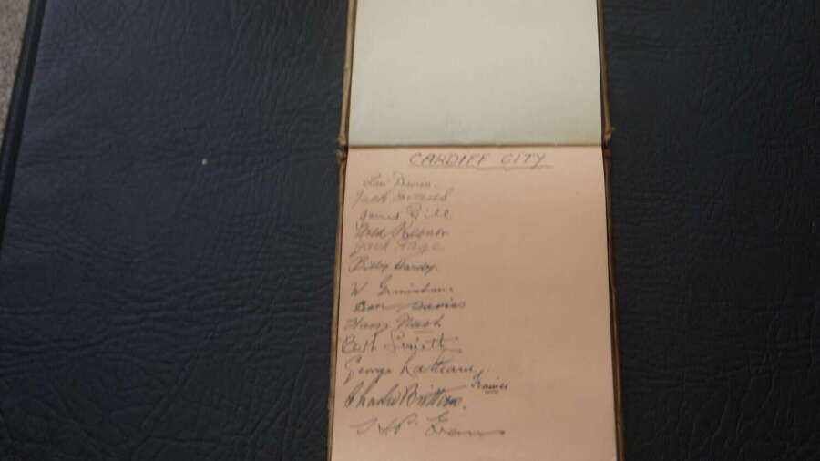 Cardiff City 1921/22 Autograph Page