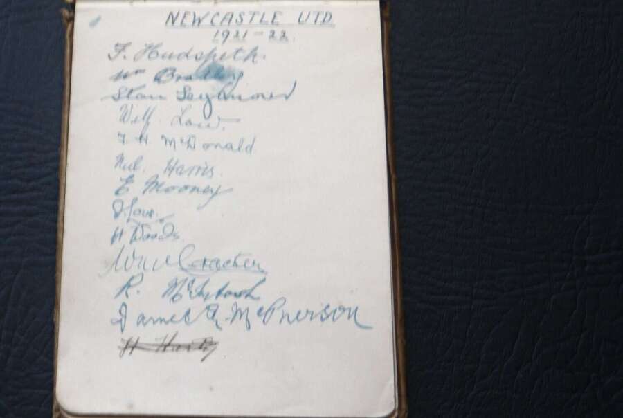 Newcastle United / Leicester City1921/22 Autograph Page