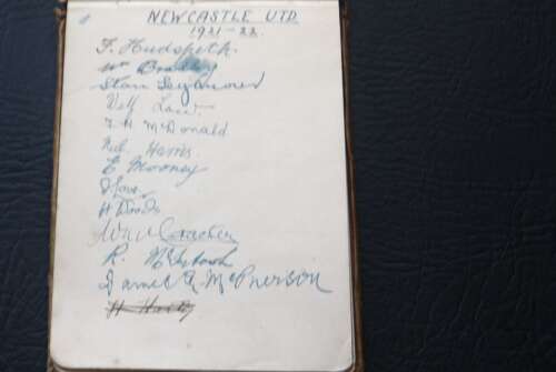 Newcastle United / Leicester City1921/22 Autograph Page